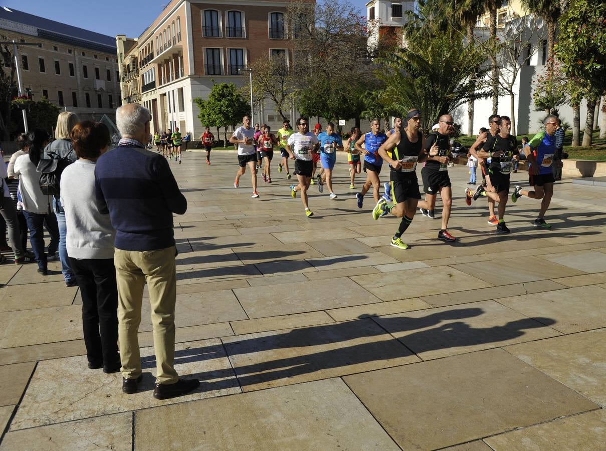 Miles de corredores participan en la Media Maratón Ciudad de Málaga