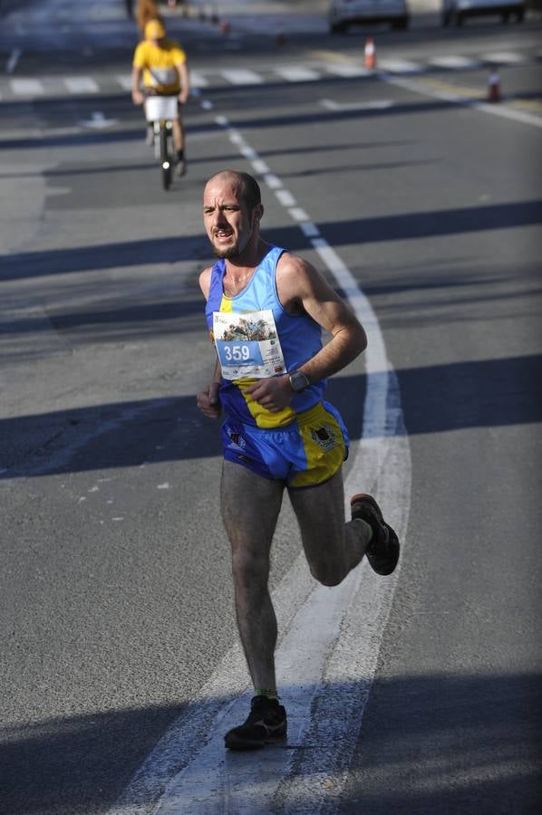 Miles de corredores participan en la Media Maratón Ciudad de Málaga