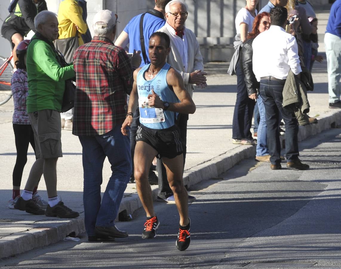 Miles de corredores participan en la Media Maratón Ciudad de Málaga