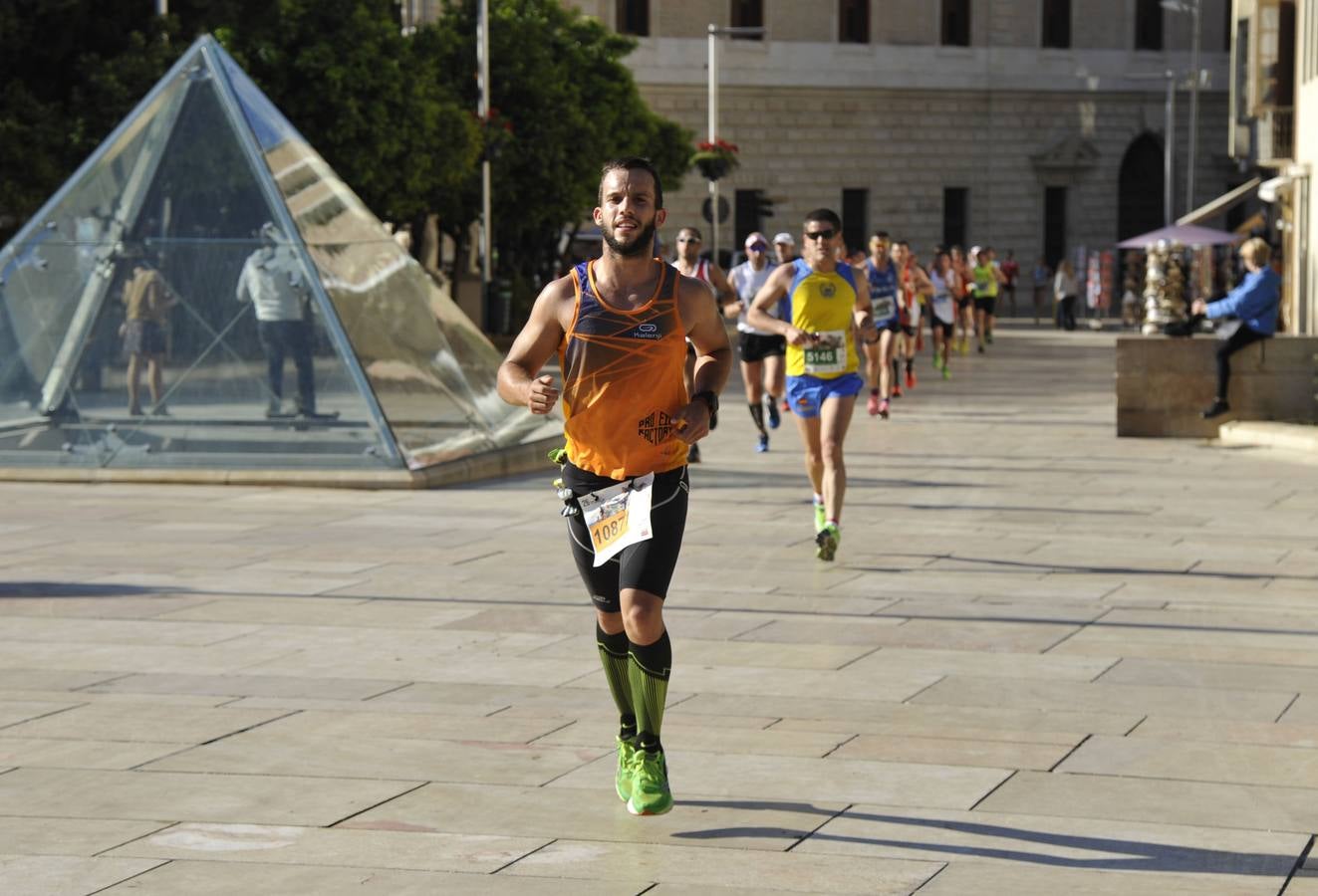 Miles de corredores participan en la Media Maratón Ciudad de Málaga