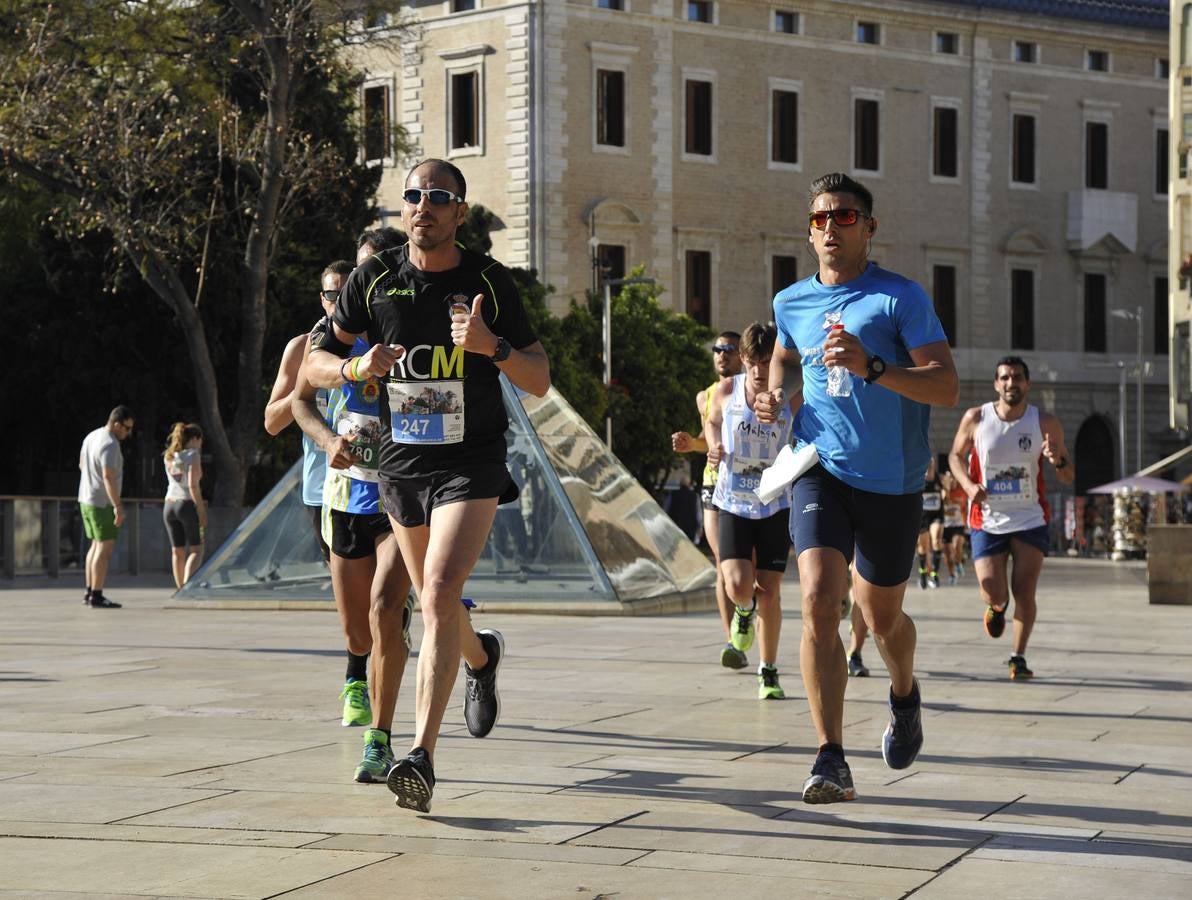 Miles de corredores participan en la Media Maratón Ciudad de Málaga