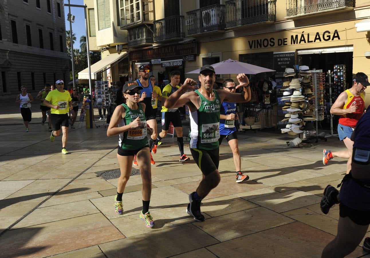 Miles de corredores participan en la Media Maratón de Málaga