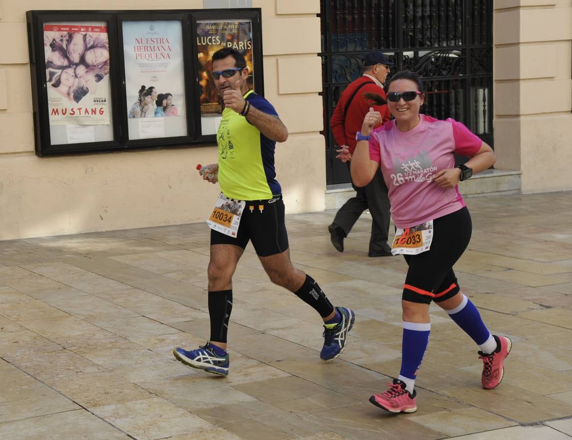 Miles de corredores participan en la Media Maratón de Málaga