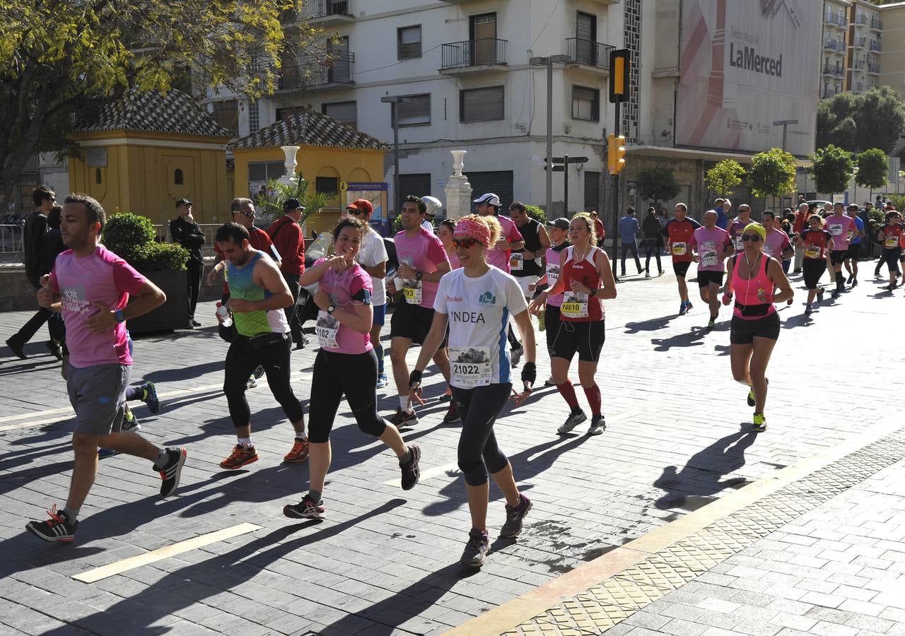 Miles de corredores participan en la Media Maratón de Málaga