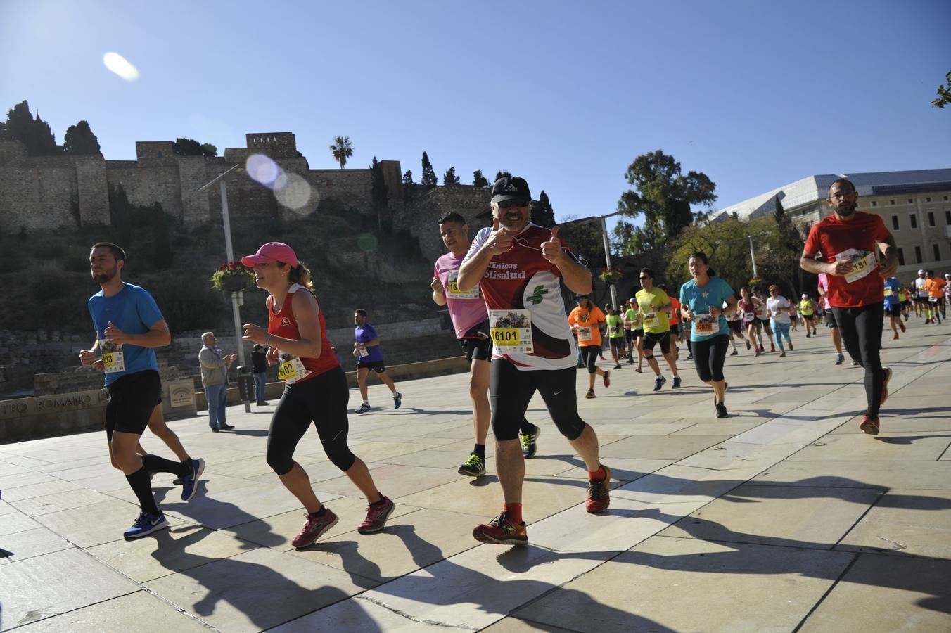 Miles de corredores participan en la Media Maratón de Málaga