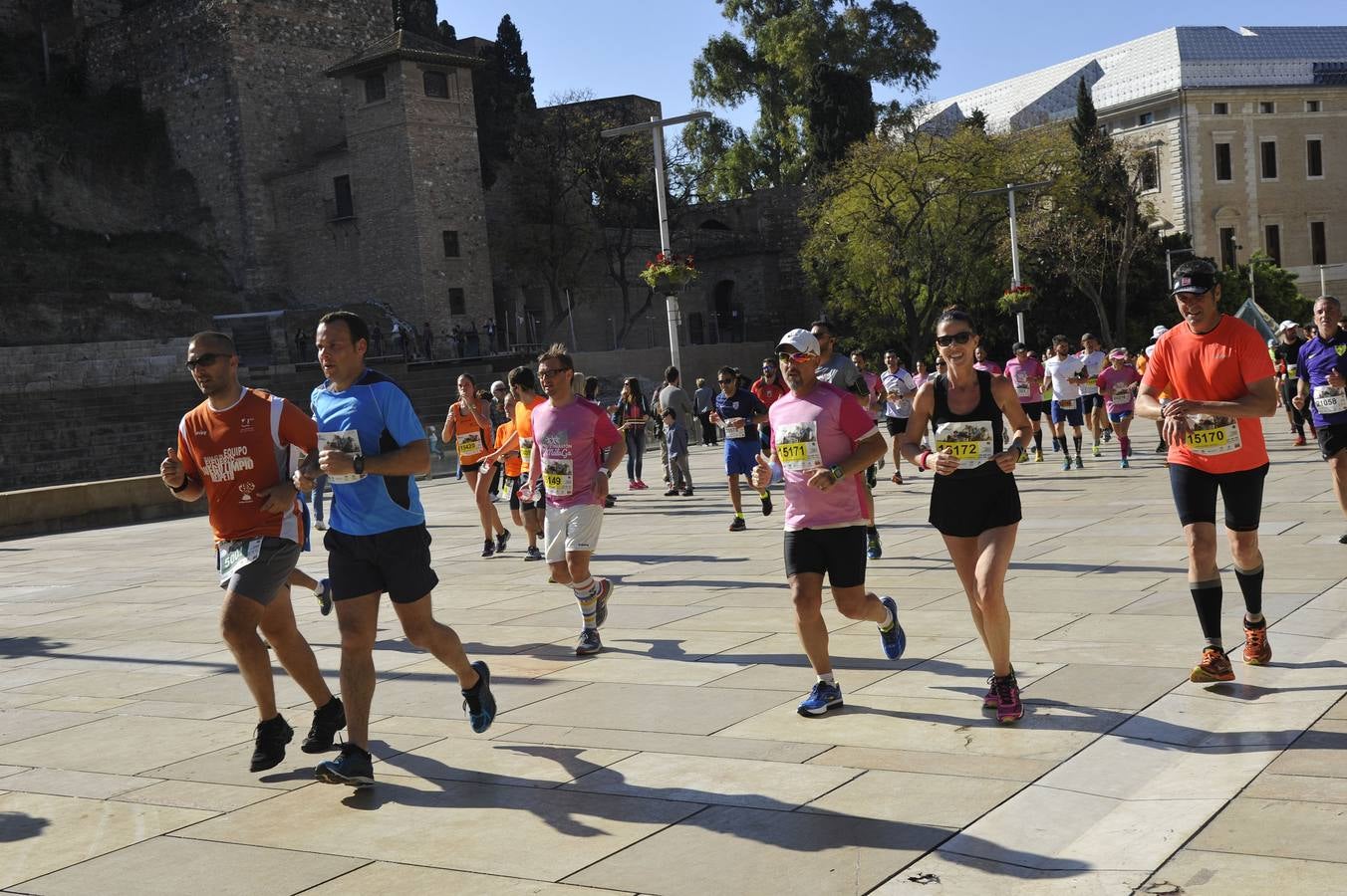 Miles de corredores participan en la Media Maratón de Málaga