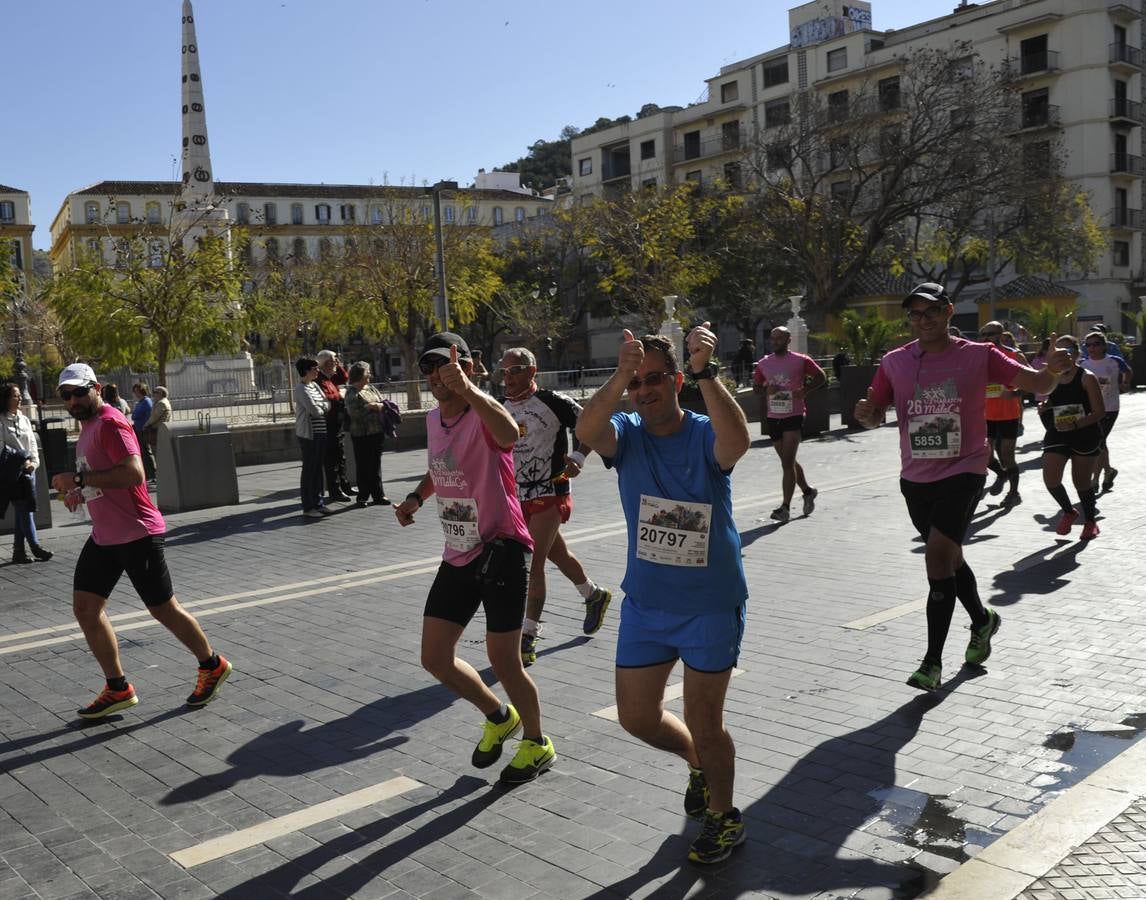 Miles de corredores participan en la Media Maratón de Málaga