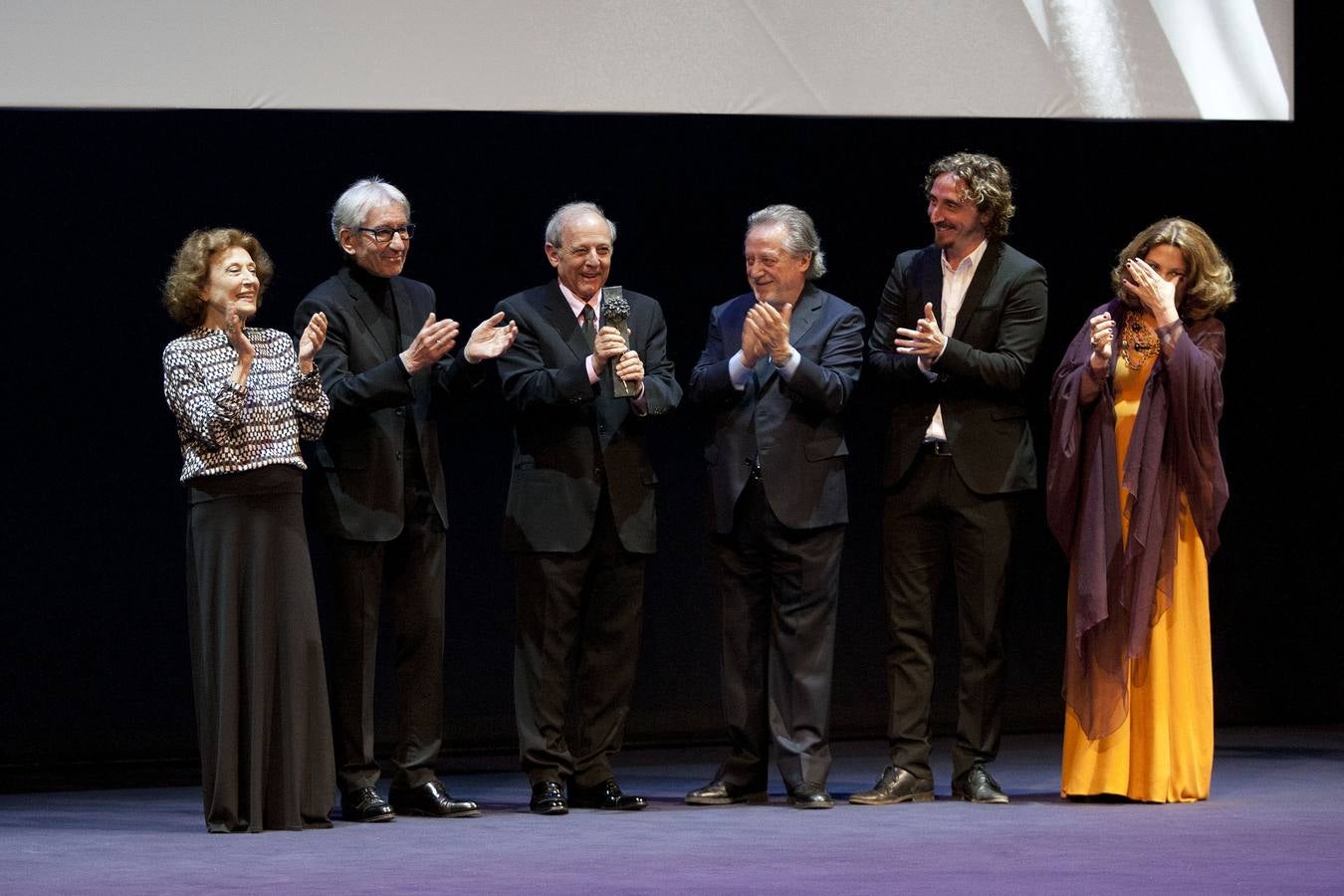 El actor Emilio Gutiérrez caba recibe la Biznaga Ciudad del Paraíso en el Cervantes