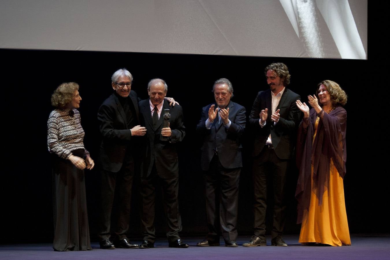 El actor Emilio Gutiérrez caba recibe la Biznaga Ciudad del Paraíso en el Cervantes
