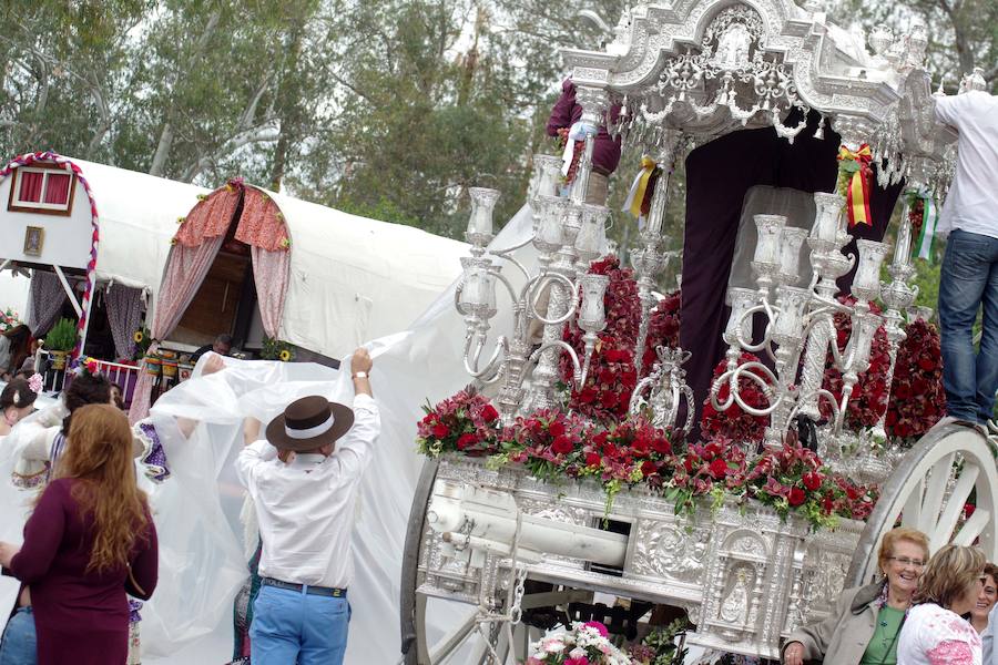 Los romeros malagueños se preparan para ir al Rocío, en fotos