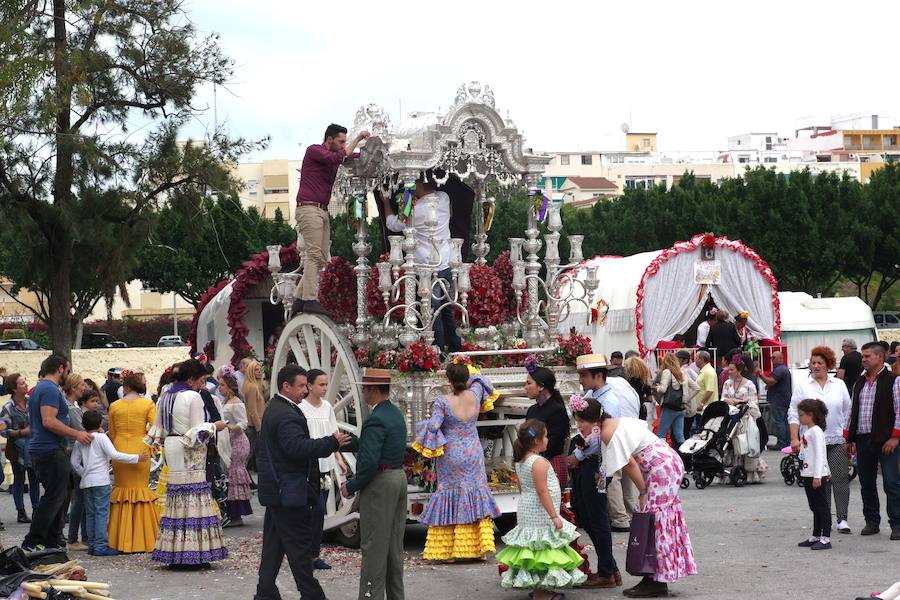 Los romeros malagueños se preparan para ir al Rocío, en fotos