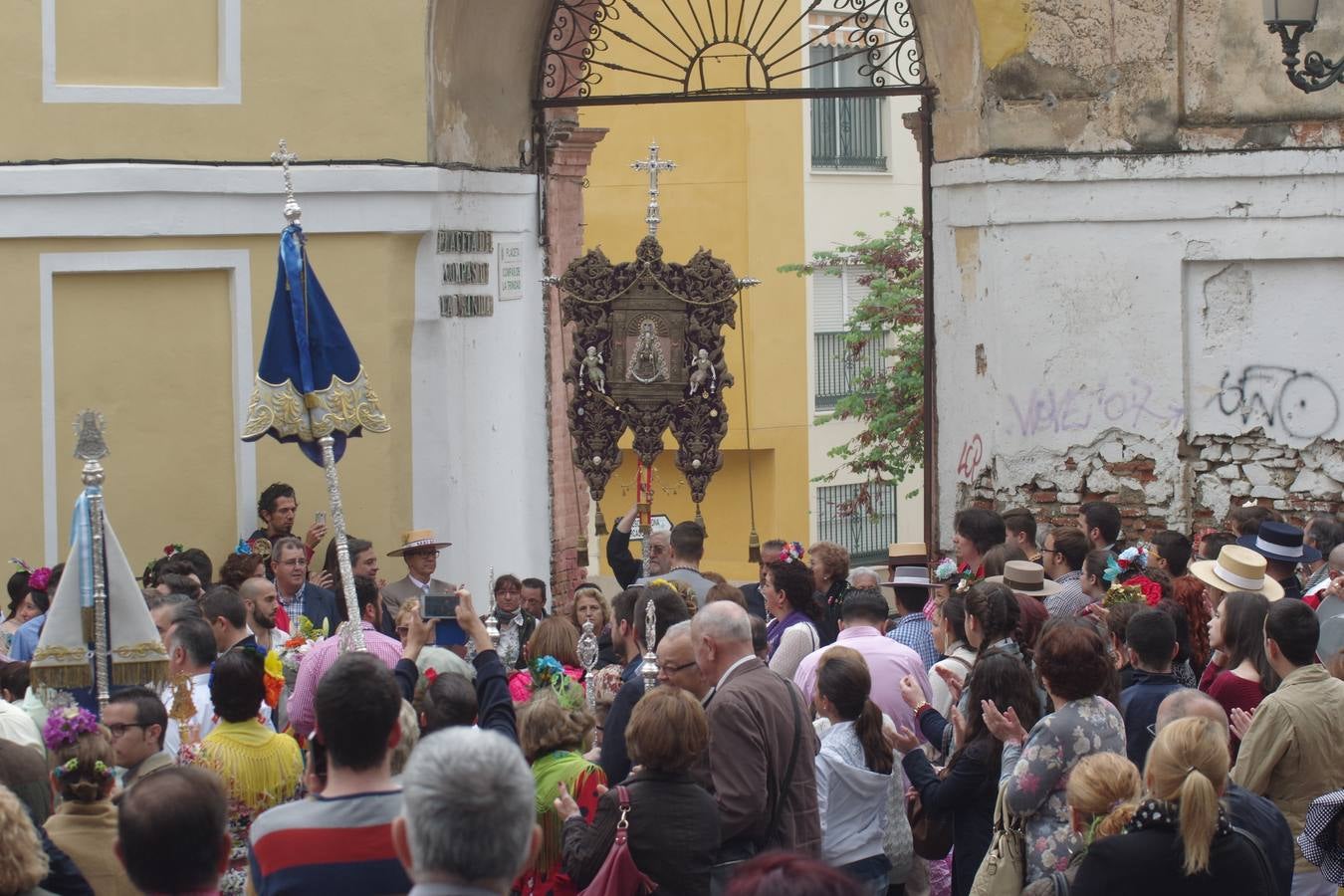 La Hermandad de Málaga parte hacia el Rocío