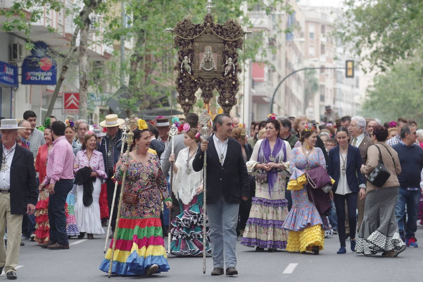 La Hermandad de Málaga parte hacia el Rocío