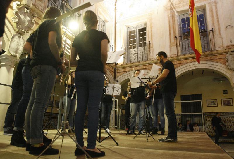 Las calles cobran vida en la Noche en Blanco