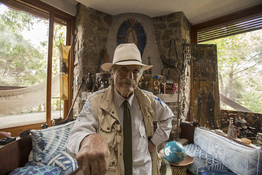 Miguel de la Quadra-Salcedo, durante una entrevista en su casa en Pozuelo de Alarcón, Madrid.