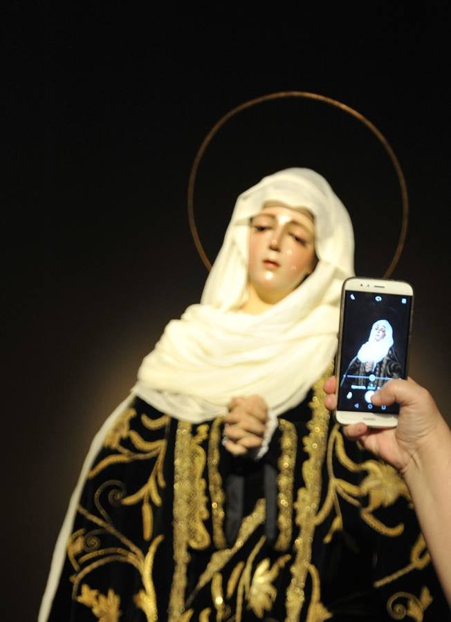 Mena reúne en una exposición la historia y el patrimonio de la Virgen de la Soledad