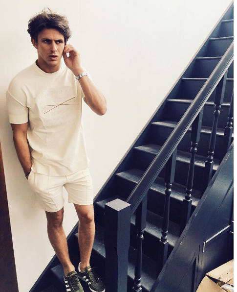 Así es Jake Hall