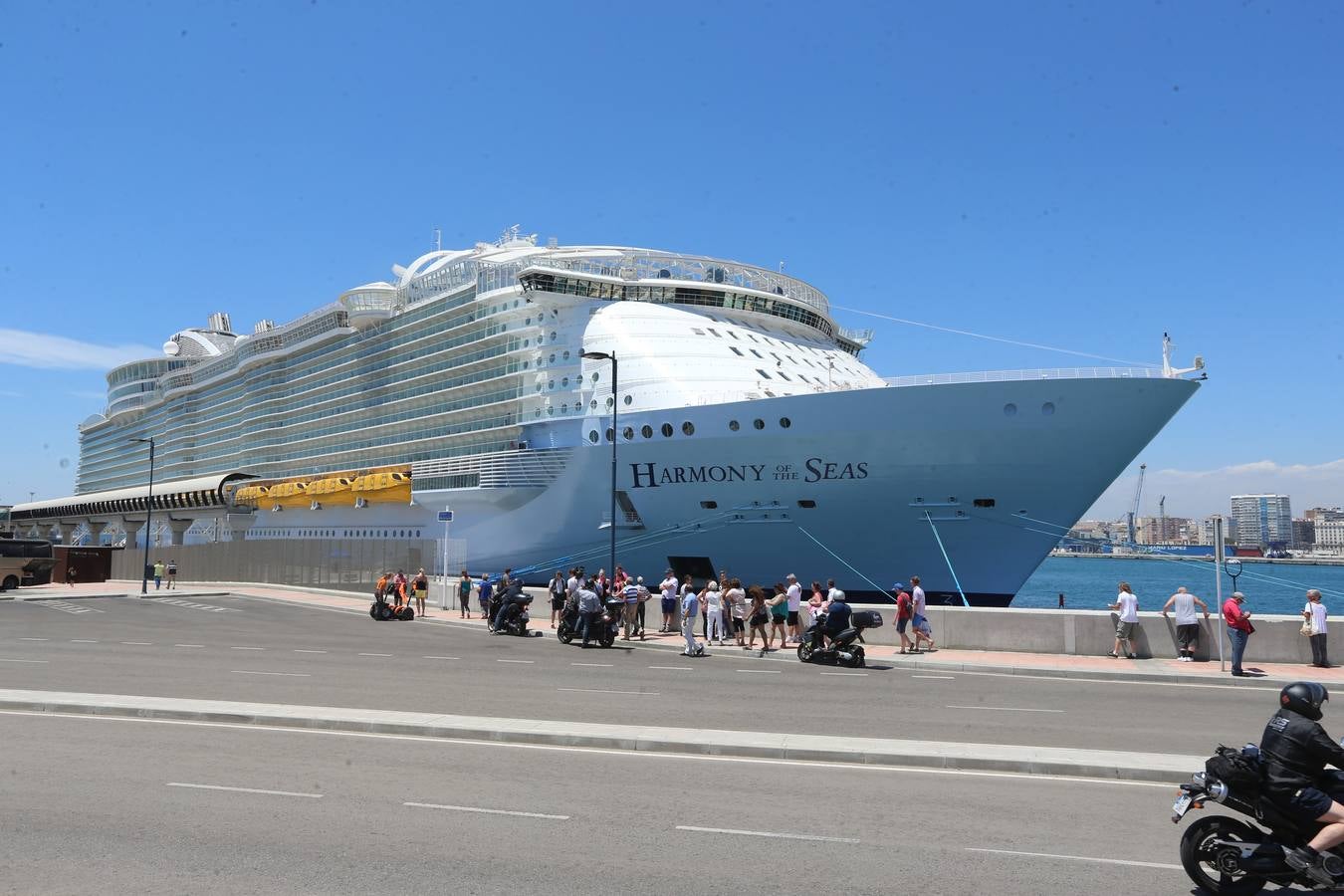 Fotos del &#039;Harmony of the Seas&#039;, el mayor crucero del mundo, en el puerto de Málaga