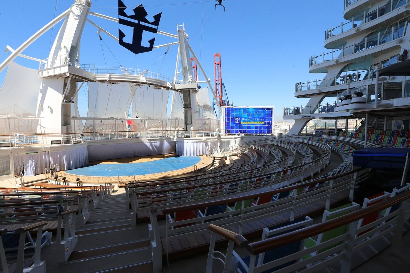 Fotos del &#039;Harmony of the Seas&#039;, el mayor crucero del mundo, en el puerto de Málaga