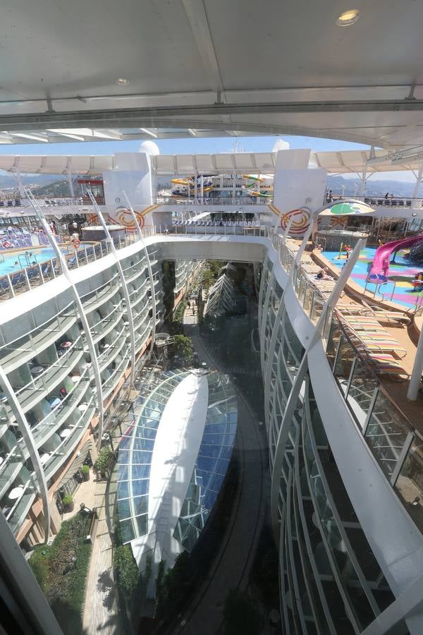 Fotos del &#039;Harmony of the Seas&#039;, el mayor crucero del mundo, en el puerto de Málaga