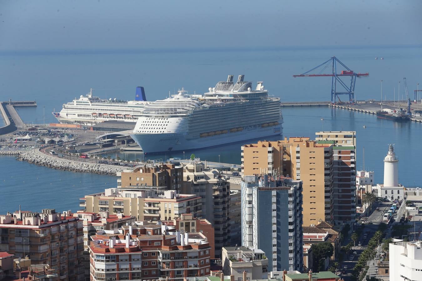 Fotos del &#039;Harmony of the Seas&#039;, el mayor crucero del mundo, en el puerto de Málaga