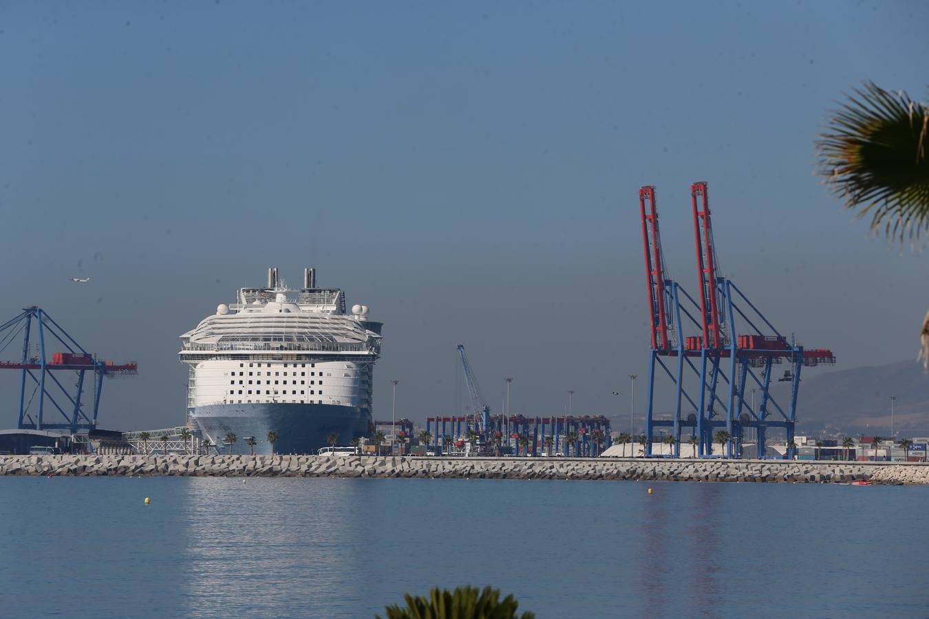 Fotos del &#039;Harmony of the Seas&#039;, el mayor crucero del mundo, en el puerto de Málaga