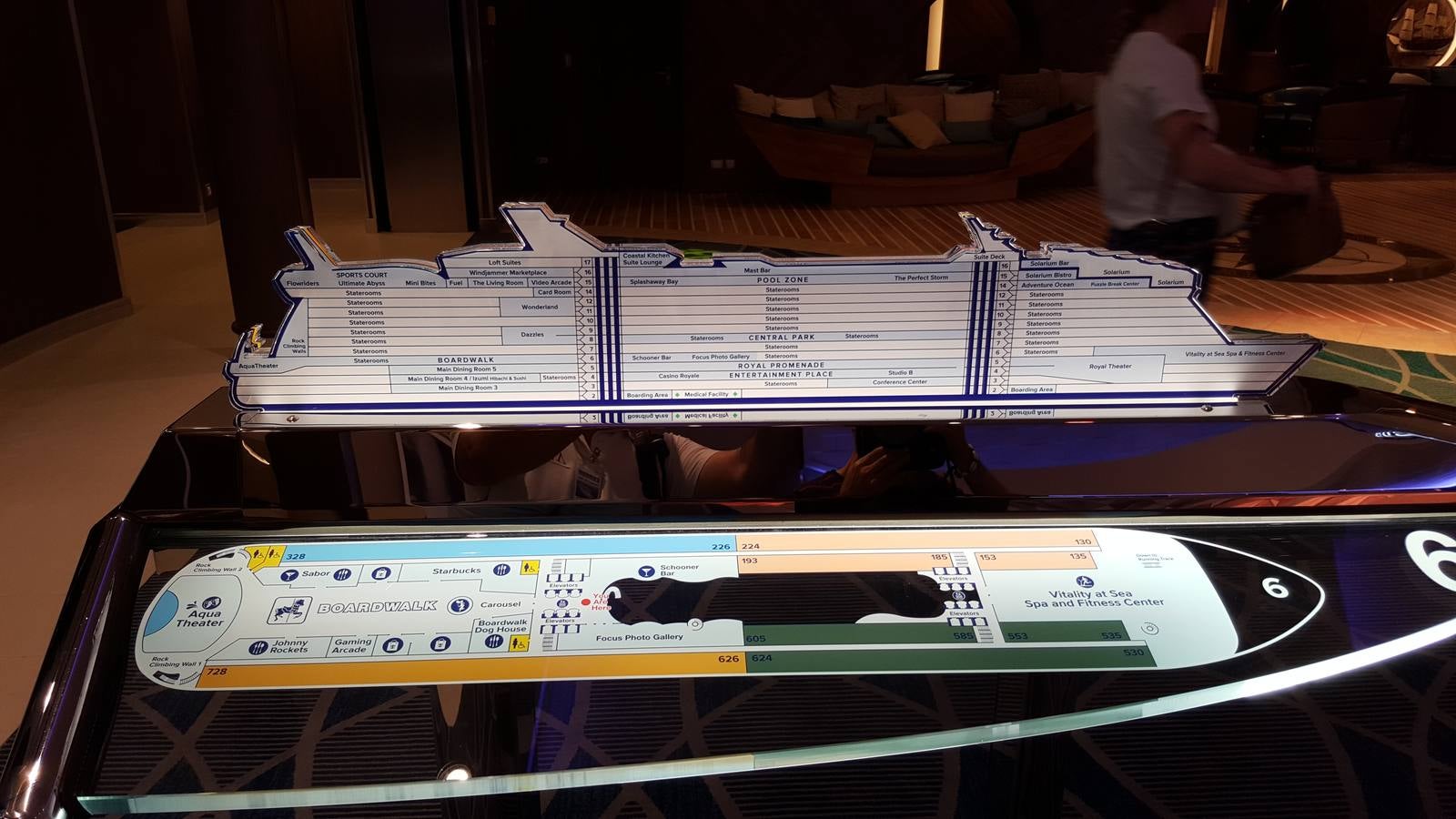 Fotos del &#039;Harmony of the Seas&#039;, el mayor crucero del mundo, en el puerto de Málaga