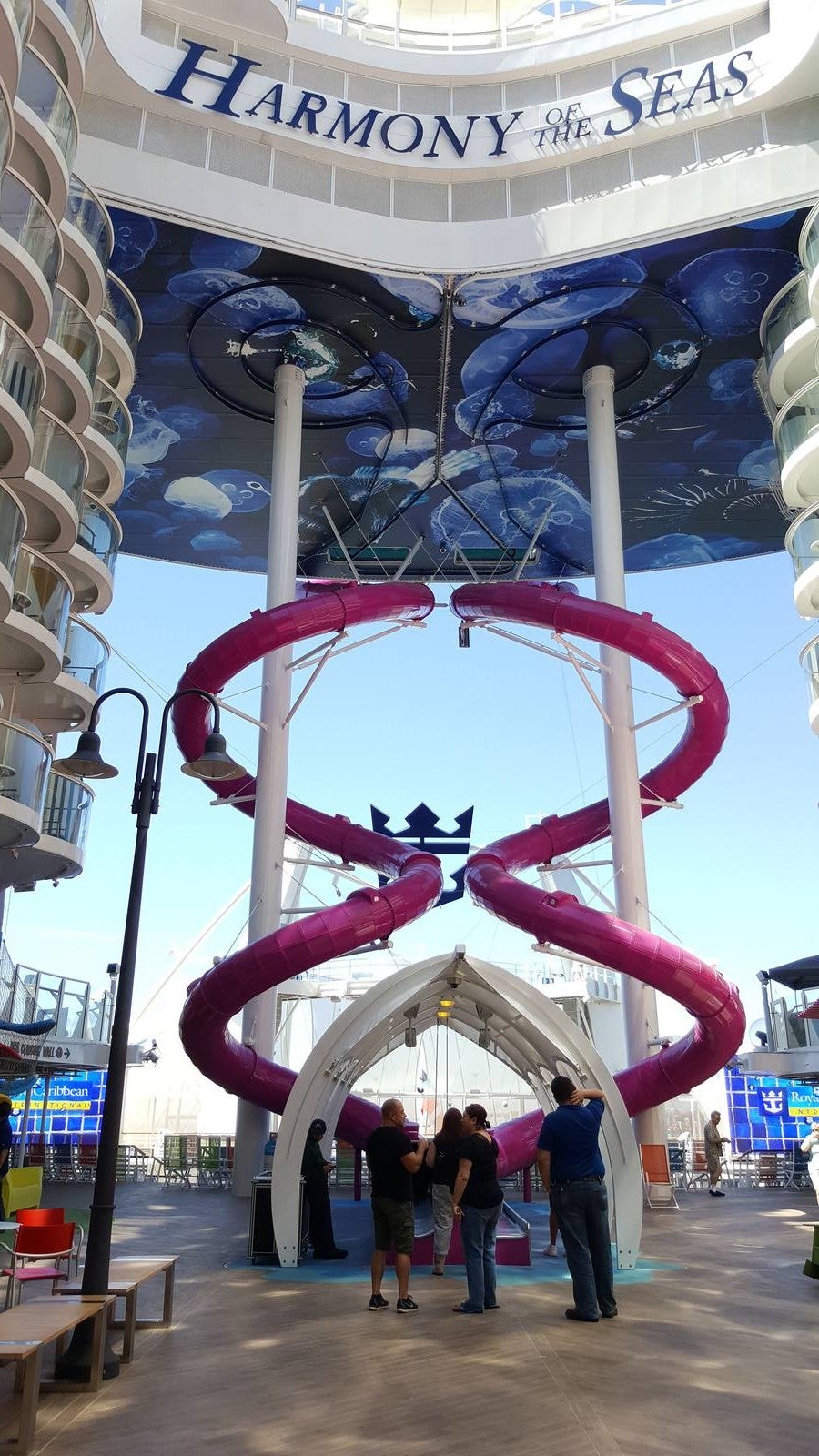 Fotos del &#039;Harmony of the Seas&#039;, el mayor crucero del mundo, en el puerto de Málaga