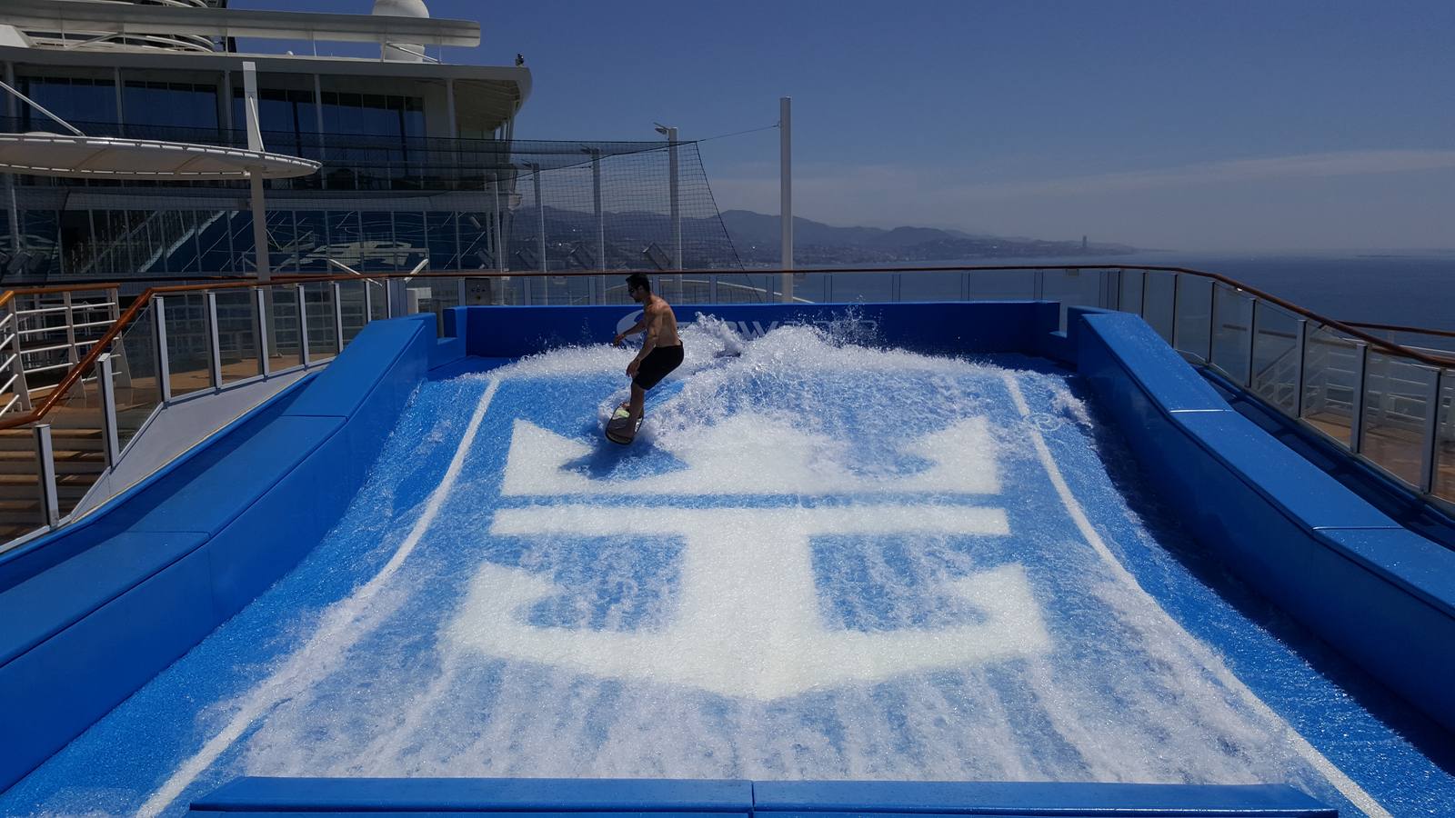 Fotos del &#039;Harmony of the Seas&#039;, el mayor crucero del mundo, en el puerto de Málaga
