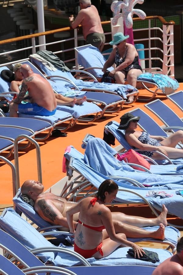 El &#039;Harmony of the seas&#039; visita el puerto de Málaga