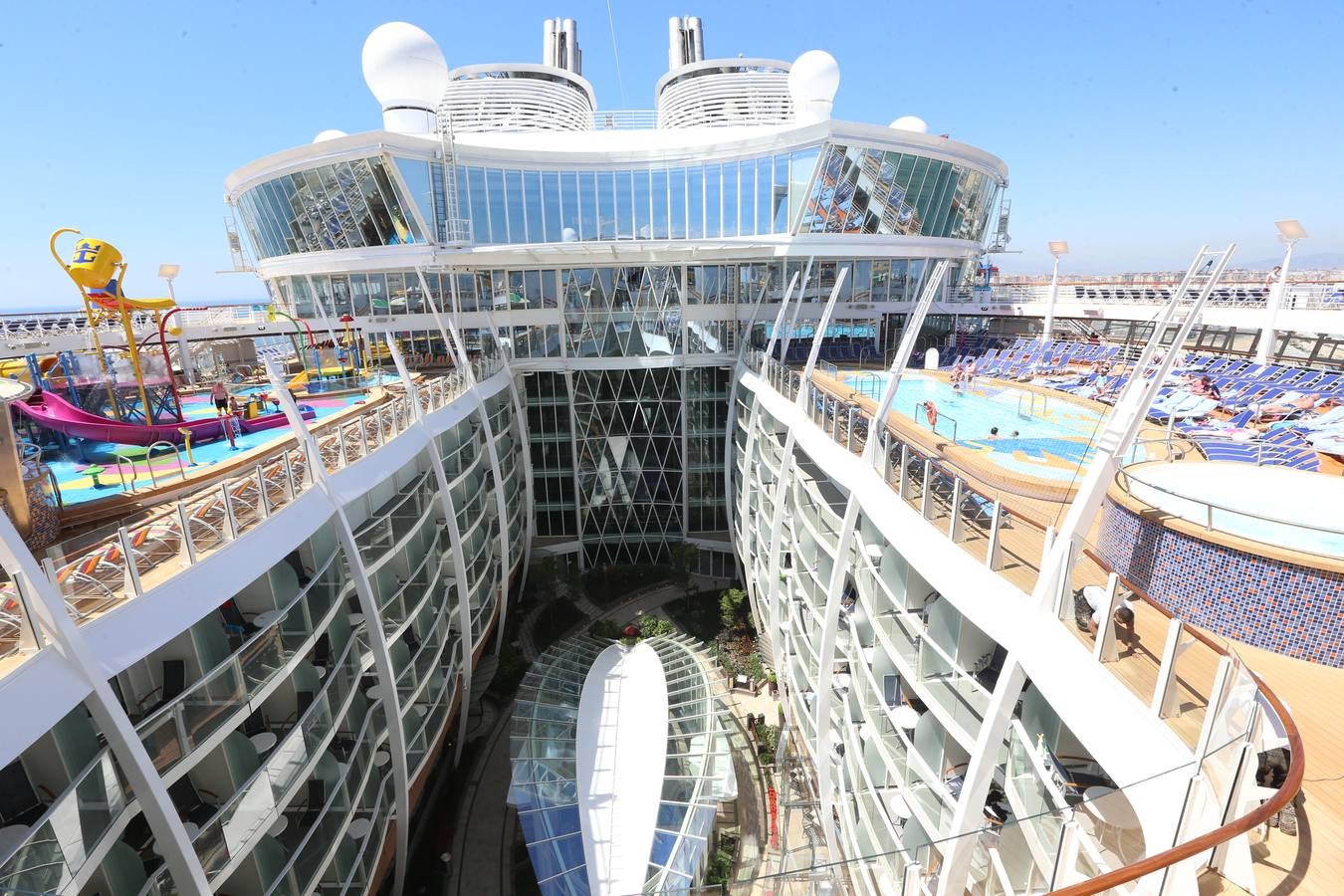 El &#039;Harmony of the seas&#039; visita el puerto de Málaga