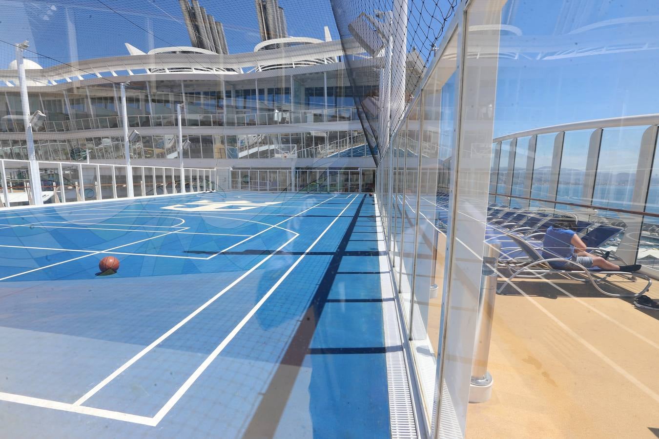 El &#039;Harmony of the seas&#039; visita el puerto de Málaga