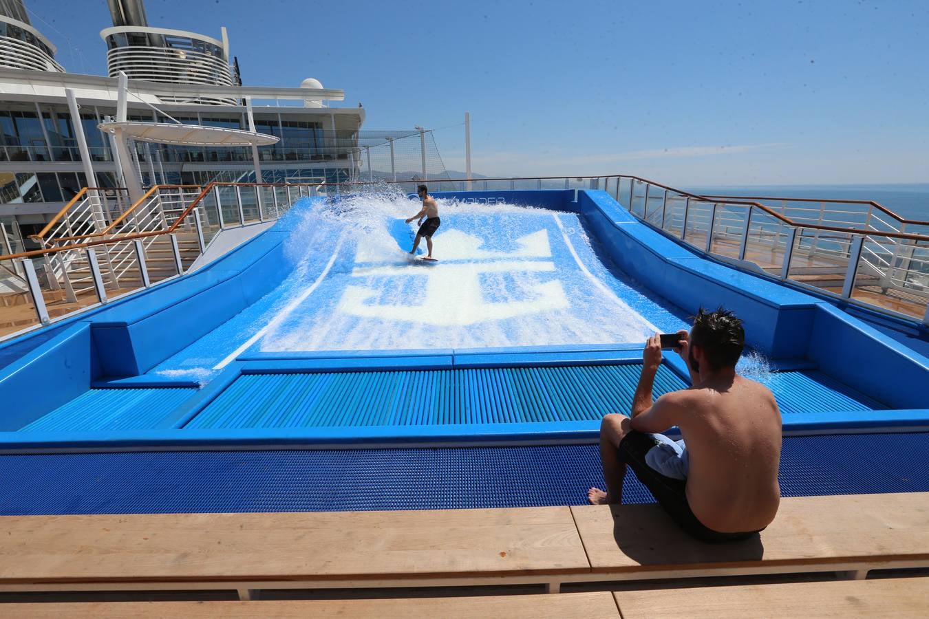 El &#039;Harmony of the seas&#039; visita el puerto de Málaga