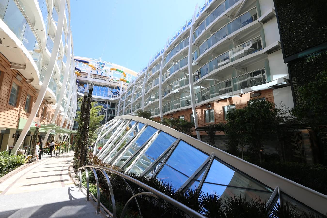 El &#039;Harmony of the seas&#039; visita el puerto de Málaga