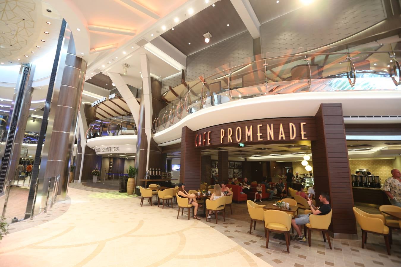 El &#039;Harmony of the seas&#039; visita el puerto de Málaga