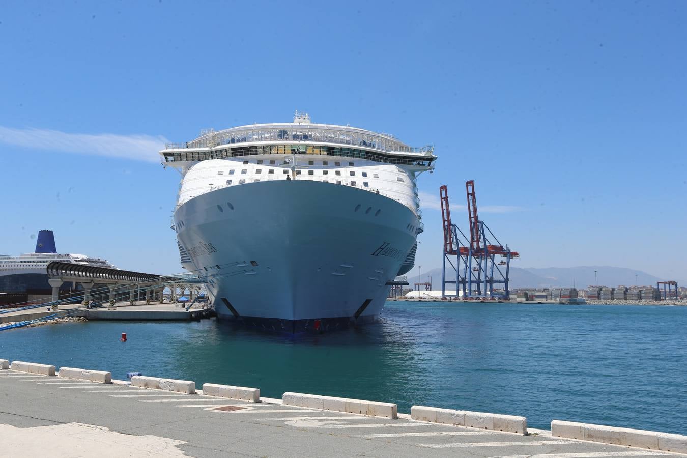 El &#039;Harmony of the seas&#039; visita el puerto de Málaga