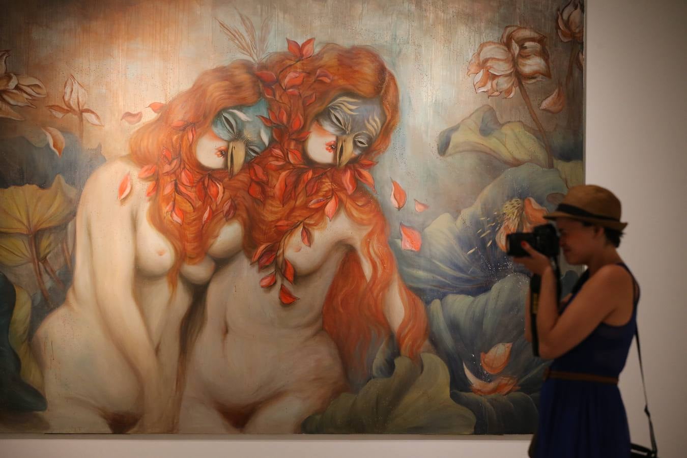 El sensual baile de máscaras de Miss Van en el CAC Málaga