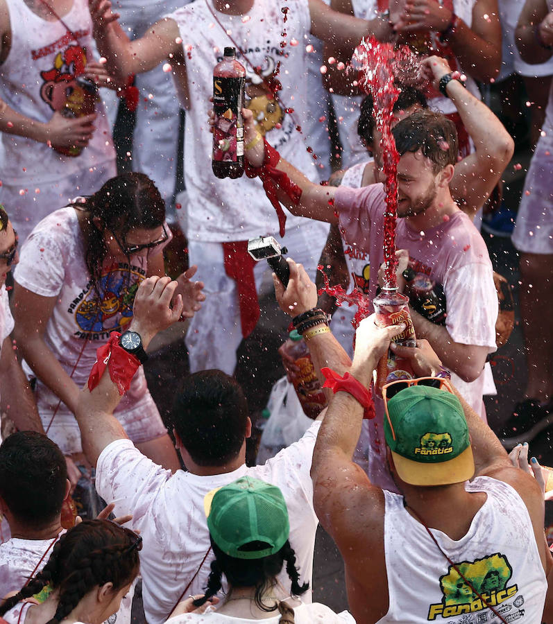 El &#039;chupinazo&#039; abre nueve días de celebración en Pamplona