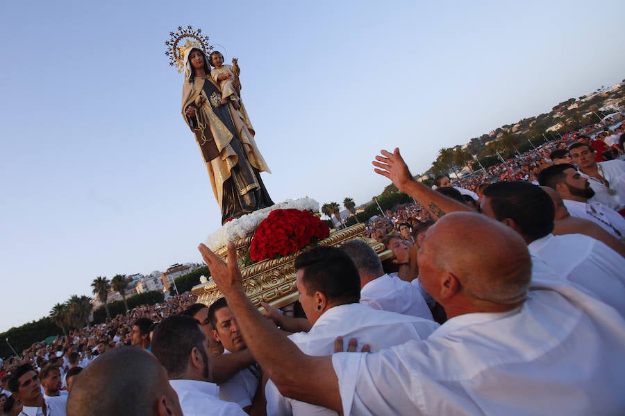 La Virgen del Carmen procesiona por las calles de El Palo