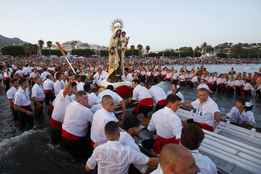 La Virgen del Carmen procesiona por las calles de El Palo