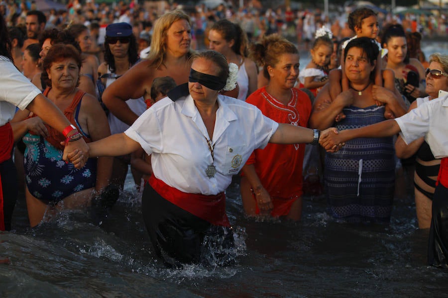 La Virgen del Carmen procesiona por las calles de El Palo