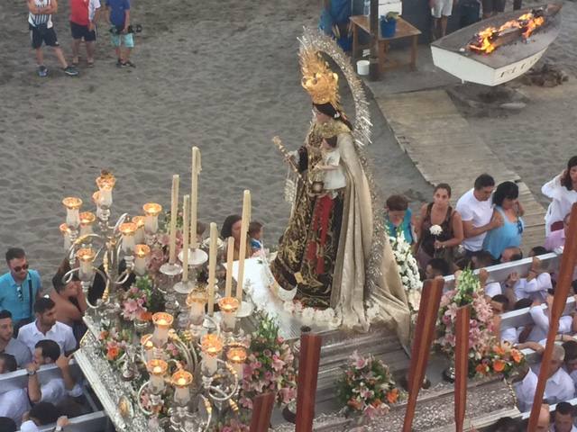 La Virgen del Carmen procesiona por las calles de El Palo