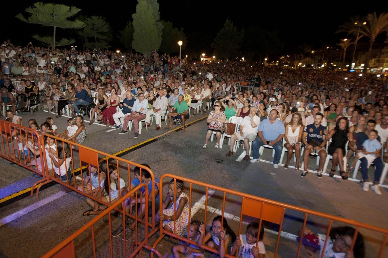 El pequeño Adrián Martín, en concierto en Torre del Mar