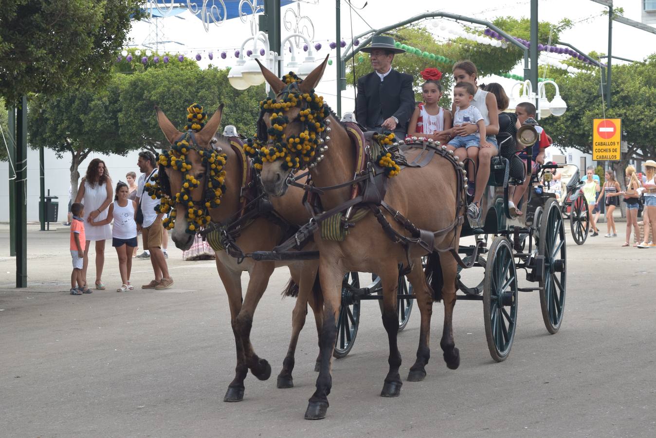 El Real de la Feria se anima y recibe una visita inesperada