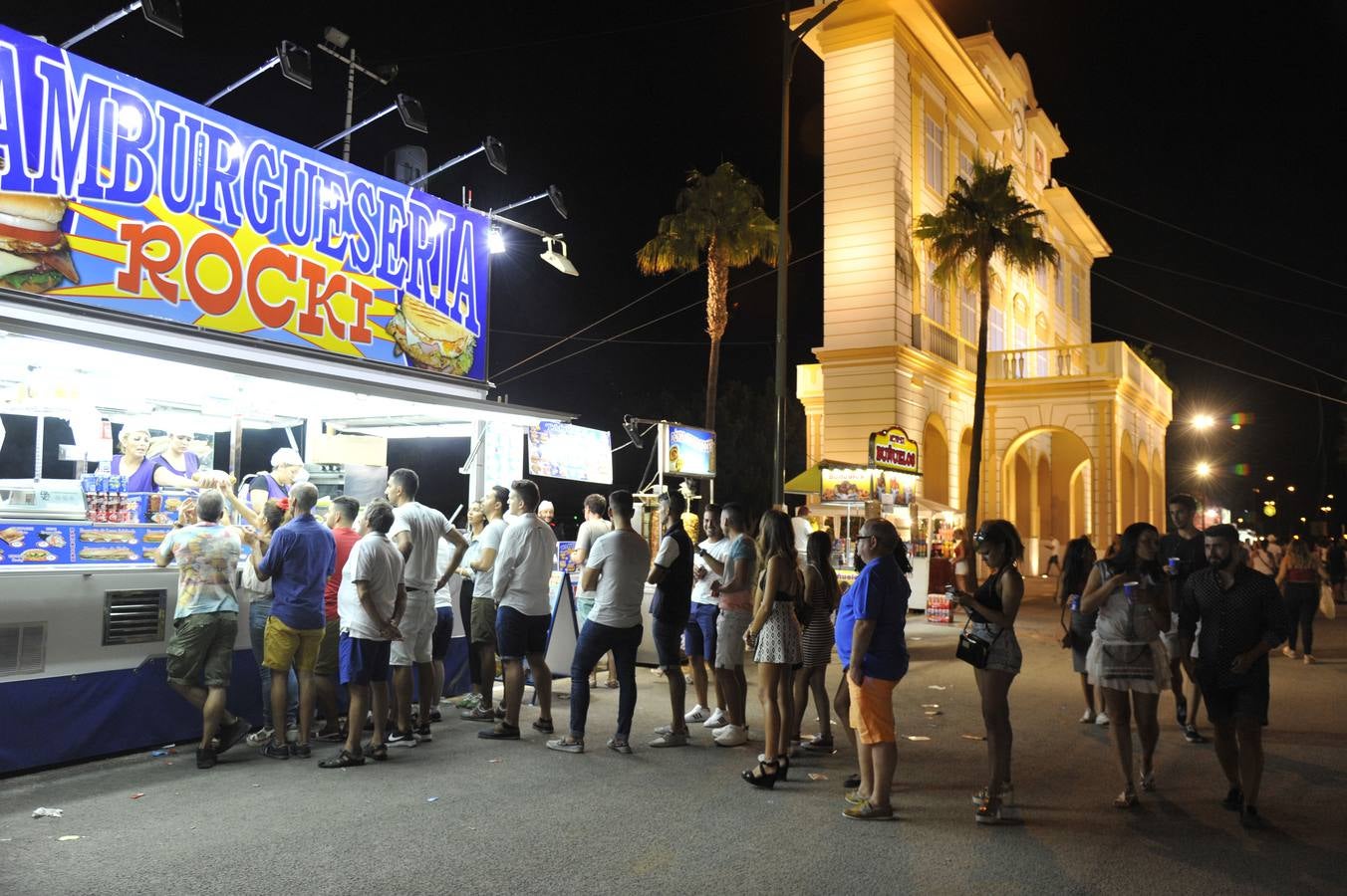 Noche de fiesta y diversión en el Cortijo de Torres