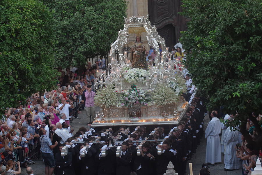 La Virgen de la Victoria procesiona por Málaga