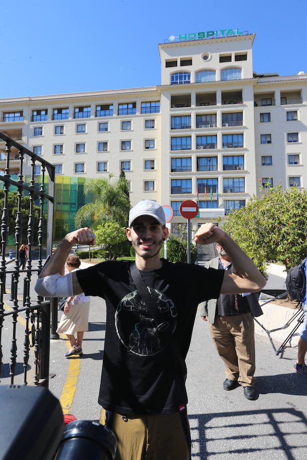 Fotos de la salida del hospital del joven marbellí Pablo Ráez