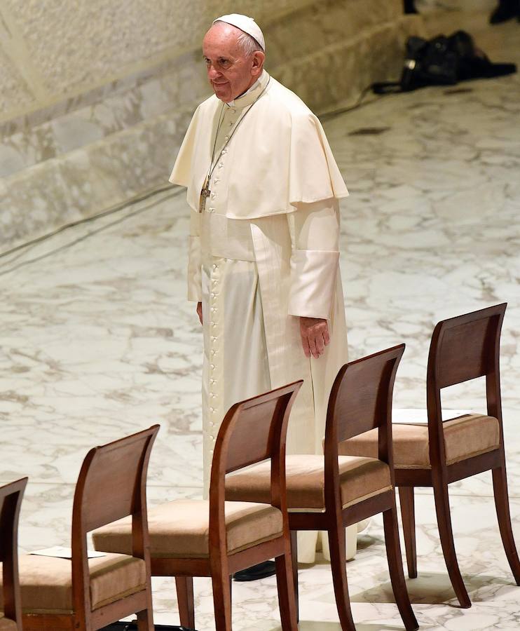 El recibimiento del Papa a las familias de las víctimas de Niza, en imágenes