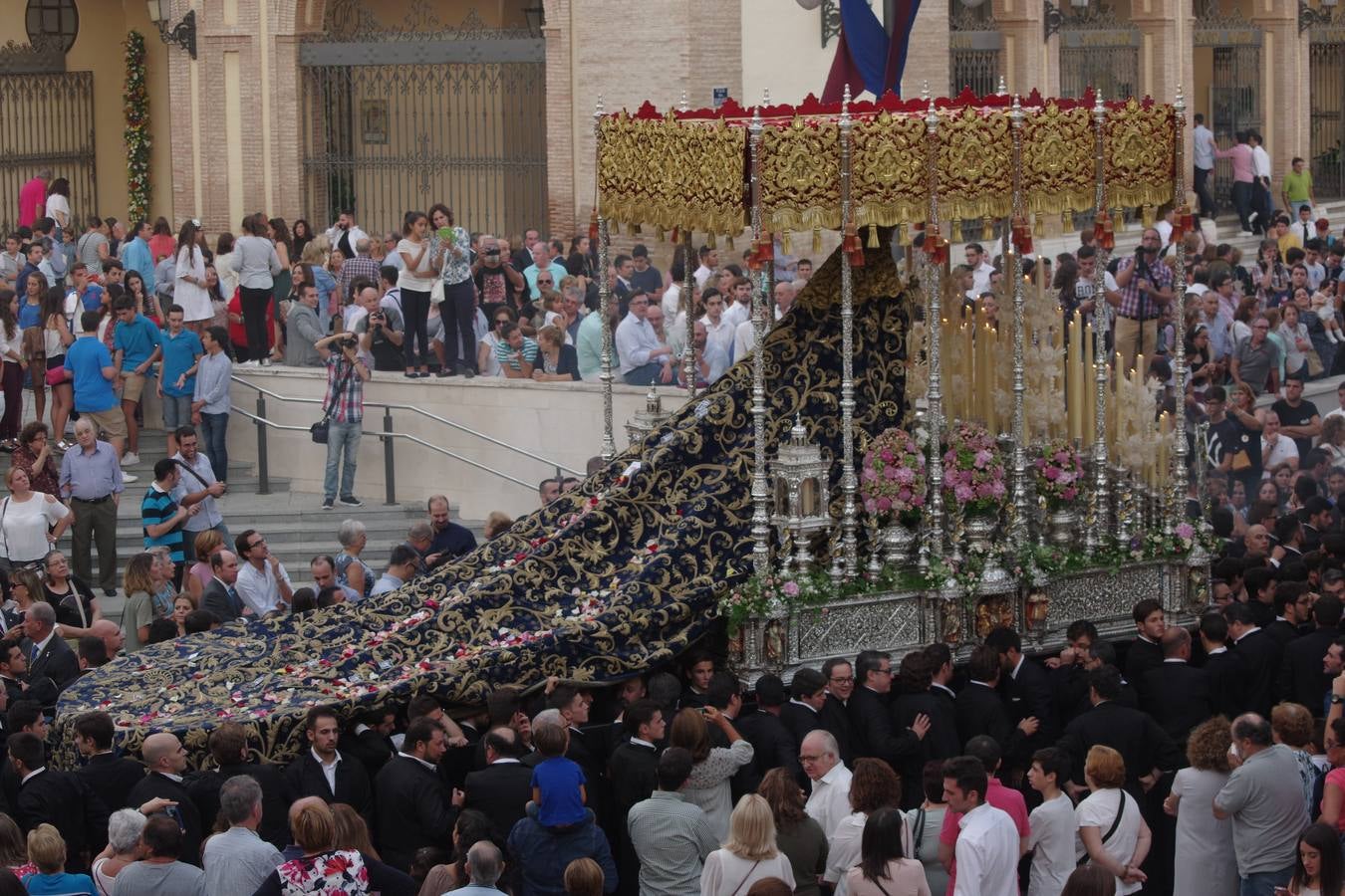 La Virgen del Monte Calvario recorre el barrio de la Victoria