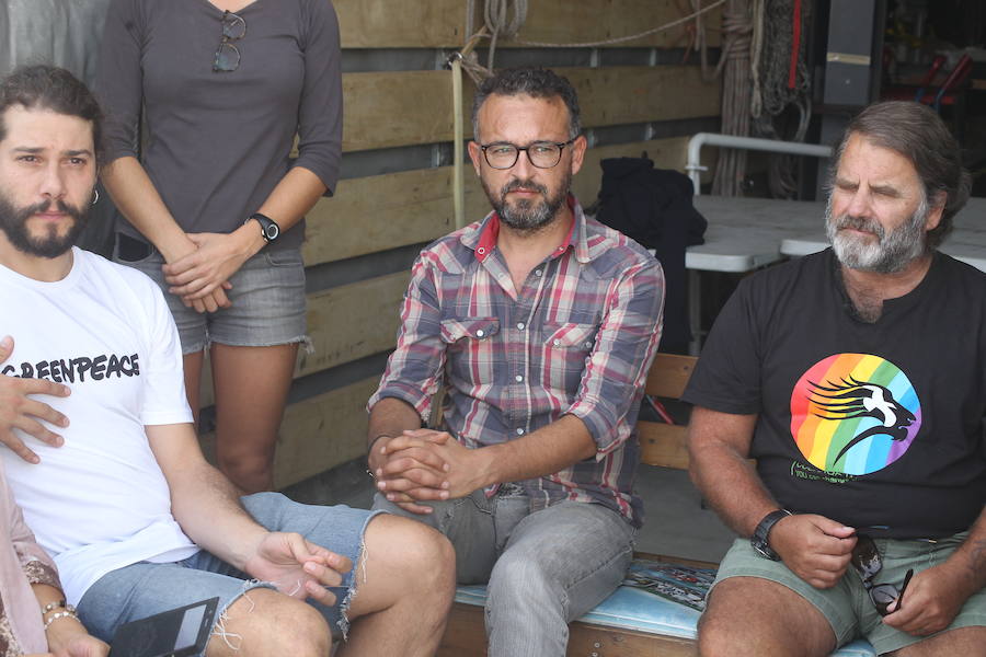 El &#039;Rainbow Warrior&#039;, en imágenes